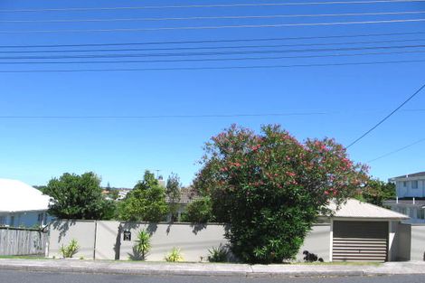 Photo of property in 1/26 Dallinghoe Crescent, Milford, Auckland, 0620