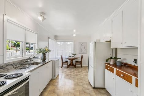 Photo of property in 16 Bedford Street, Te Atatu South, Auckland, 0610