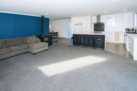 Photo of property in 14 Diamond Street, Carterton, 5713