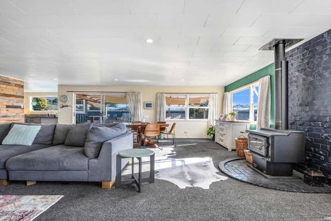 Photo of property in 37 Kawaha Point Road, Fairy Springs, Rotorua, 3015