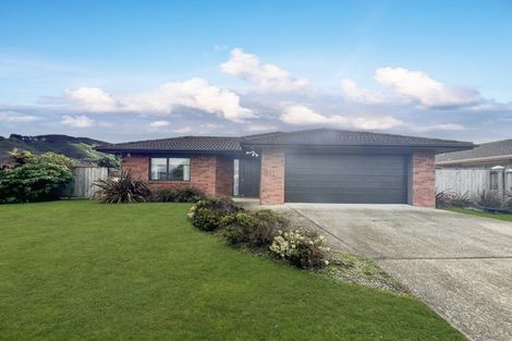 Photo of property in 22 Percy Kinsman Crescent, Riverstone Terraces, Upper Hutt, 5018