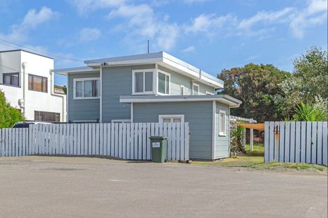 Photo of property in 4 Hunia Terrace, Himatangi Beach, Foxton, 4891