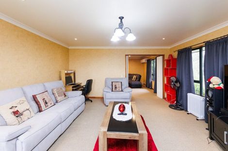 Photo of property in 2 Fernlea Avenue, Kelvin Grove, Palmerston North, 4414