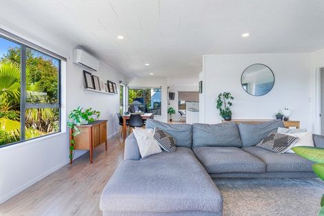 Photo of property in 10 Amery Place, West Harbour, Auckland, 0618