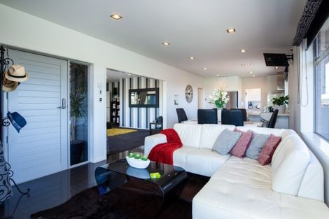 Photo of property in 12 Margaret Place, Merrilands, New Plymouth, 4312