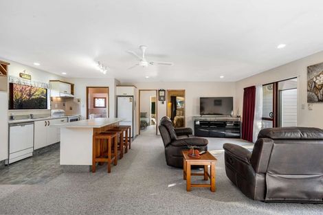 Photo of property in 2 Victoria Close, Picton, 7220