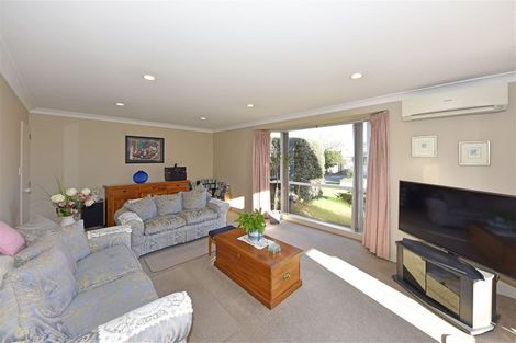 Photo of property in 22 Creese Place, Redwood, Christchurch, 8051