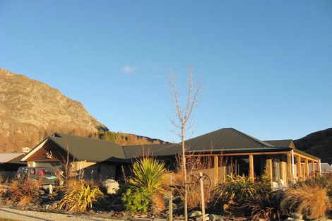 Photo of property in 2 Mathias Terrace, Arthurs Point, Queenstown, 9371