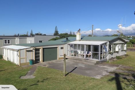 Photo of property in 4 Rupini Street, Otaki Beach, Otaki, 5512