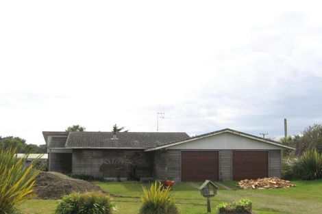 Photo of property in 1 Dewe Terrace, Foxton Beach, Foxton, 4815