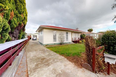 Photo of property in 6 Raglan Avenue, Cloverlea, Palmerston North, 4412