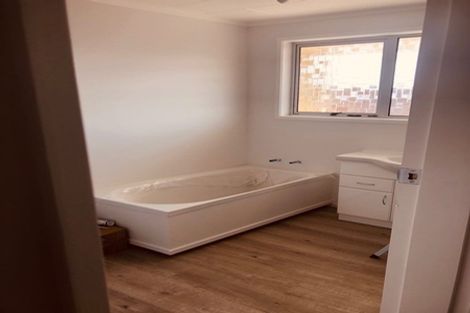 Photo of property in 105a-b Hillcrest Road, Raumati Beach, Paraparaumu, 5032