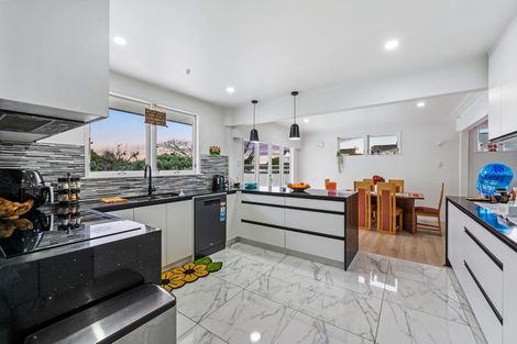 Photo of property in 214a Edmonton Road, Te Atatu South, Auckland, 0610