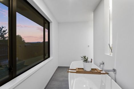 Photo of property in 76 Puhirake Crescent, Pyes Pa, Tauranga, 3112