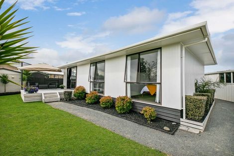 Photo of property in 8 Longstead Avenue, Papamoa Beach, Papamoa, 3118