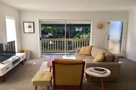 Photo of property in 2/9 Scarlock Avenue, Browns Bay, Auckland, 0630
