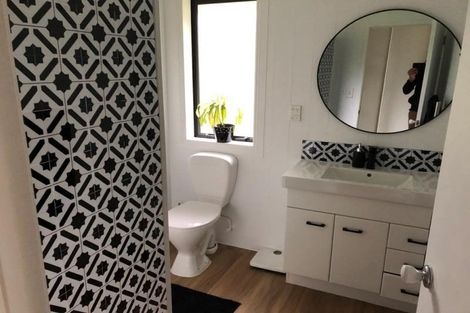 Photo of property in 463 Waitakere Road, Taupaki, Henderson, 0782