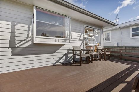 Photo of property in 39 Paragon Avenue, Beach Haven, Auckland, 0626