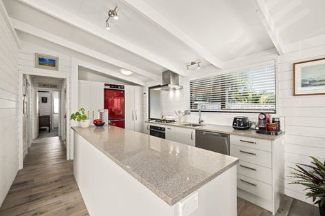 Photo of property in 12 Twilight Bay, Omaha, 0986