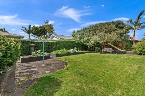 Photo of property in 10 Edgerton Road, Te Atatu Peninsula, Auckland, 0610