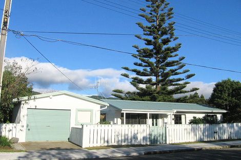 Photo of property in 6a Wairere Grove, Paraparaumu, 5032