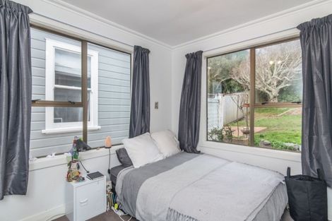 Photo of property in 84 Northland Road, Northland, Wellington, 6012