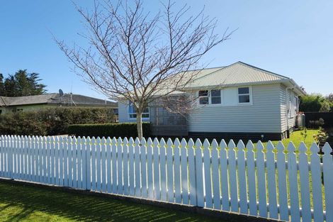 Photo of property in 8 Clifton Street, Bulls, 4818