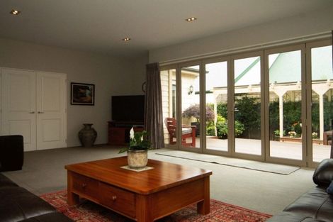 Photo of property in 135 Deans Avenue, Riccarton, Christchurch, 8011