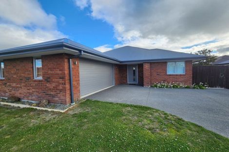 Photo of property in 11 Oakdene Place, Halswell, Christchurch, 8025