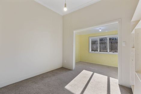 Photo of property in 32 Ngamotu Road, Moturoa, New Plymouth, 4310