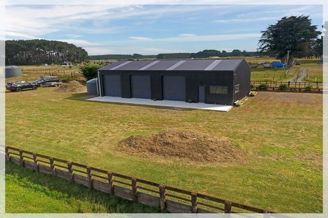 Photo of property in 10 Ripa Street, Tangimoana, 4822