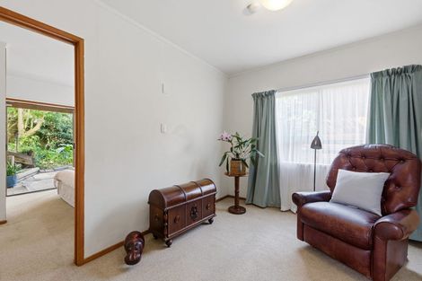 Photo of property in 2 Geoffrey Road, Torbay, Auckland, 0630