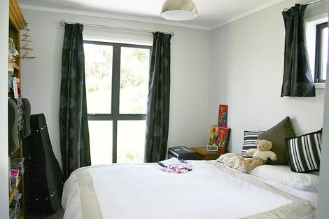 Photo of property in 16a Woodall Place, Totara Vale, Auckland, 0627