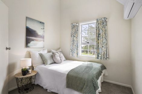 Photo of property in 2/1 Cascades Road, Pakuranga Heights, Auckland, 2010