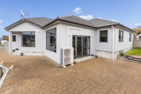 Photo of property in 17 Birkinshaw Grove, Riverstone Terraces, Upper Hutt, 5018
