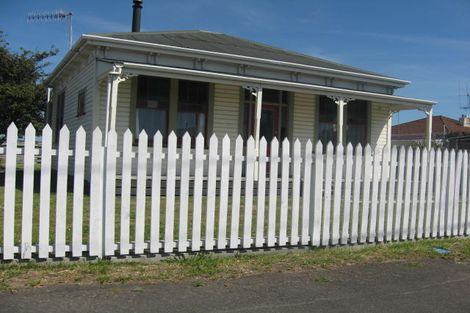 Photo of property in 1 Gladstone Street, Feilding, 4702