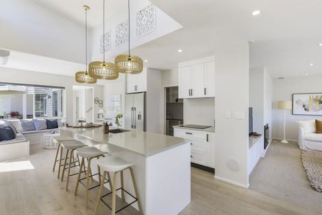 Photo of property in 69 De Luen Avenue, Tindalls Beach, Whangaparaoa, 0930