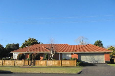 Photo of property in 2 Alpha Street, Papakura, 2110