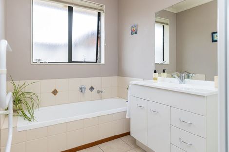 Photo of property in 12 Kirk Close, Rototuna, Hamilton, 3210