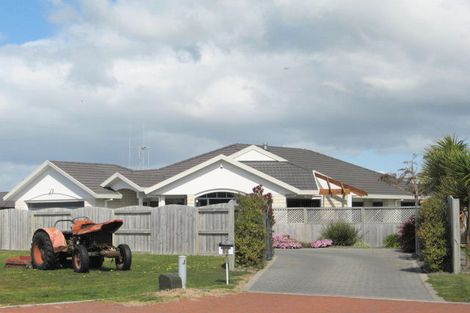 Photo of property in 23 Araroa Place, Papamoa Beach, Papamoa, 3118
