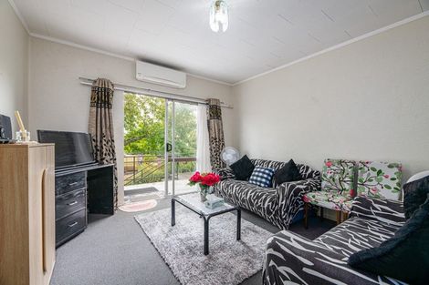 Photo of property in 4/92 Titirangi Road, New Lynn, Auckland, 0600