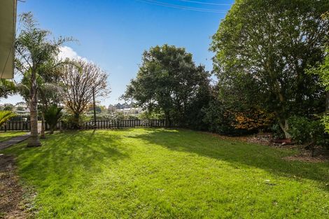 Photo of property in 3/2 Pooks Road, Ranui, Auckland, 0612