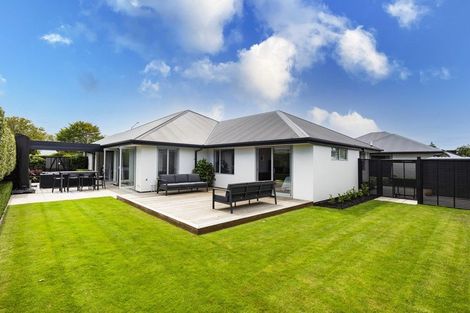 Photo of property in 135 Styx Mill Road, Casebrook, Christchurch, 8051