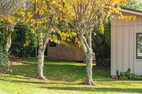 Photo of property in 2 Earle Place, Acacia Bay, Taupo, 3330