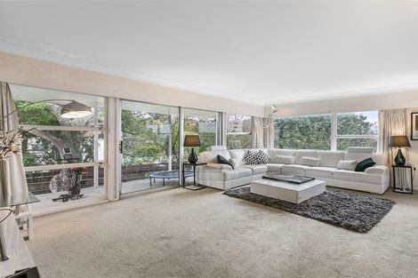 Photo of property in 24 Holdaway Avenue, Northcote, Auckland, 0627