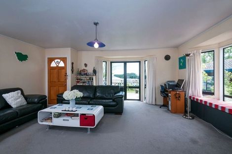 Photo of property in 1/6 Altair Place, Windsor Park, Auckland, 0632