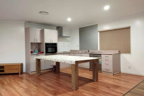 Photo of property in 2 Tullis Place, Burswood, Auckland, 2013