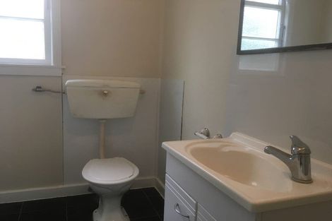 Photo of property in 553 Featherston Street, Roslyn, Palmerston North, 4414