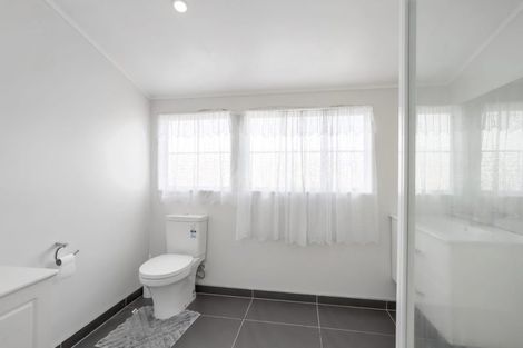 Photo of property in 229 Edmonton Road, Te Atatu South, Auckland, 0610