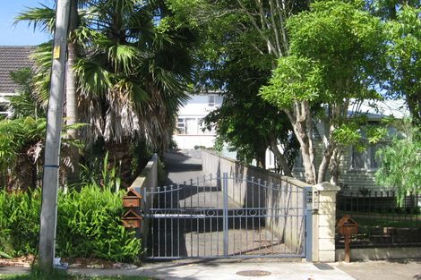 Photo of property in 2d Korau Road, Greenlane, Auckland, 1051